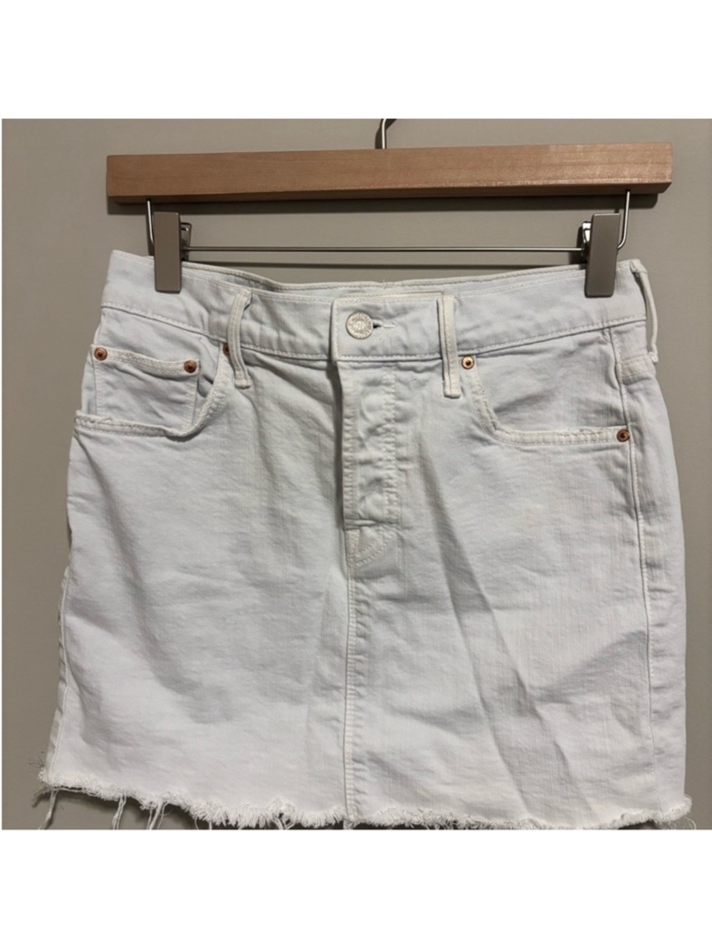 MOTHER Vagabond Denim Mini Skirt Frayed Hem Light Wash Size 25 - Picture 3 of 9